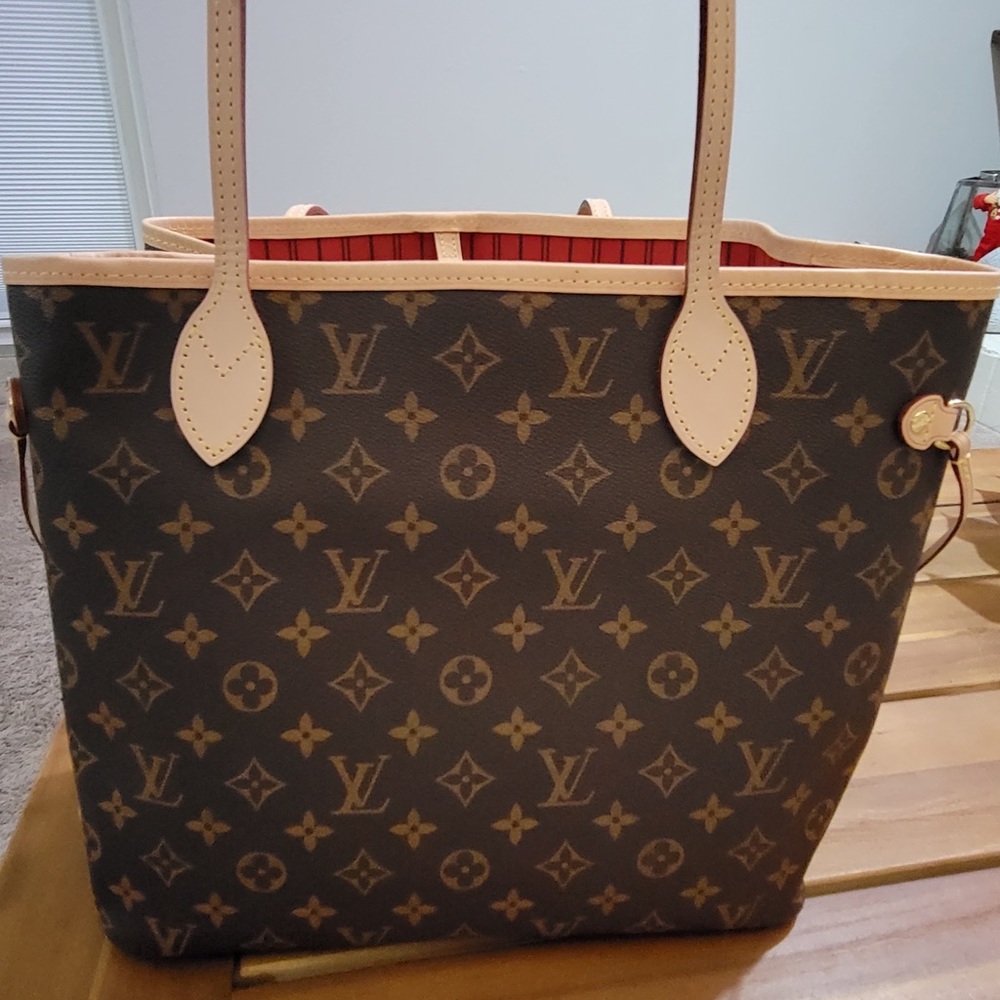 Never Used Authentic Louis Vuitton Leather Neverfull MM Cerise Red Interior Tote